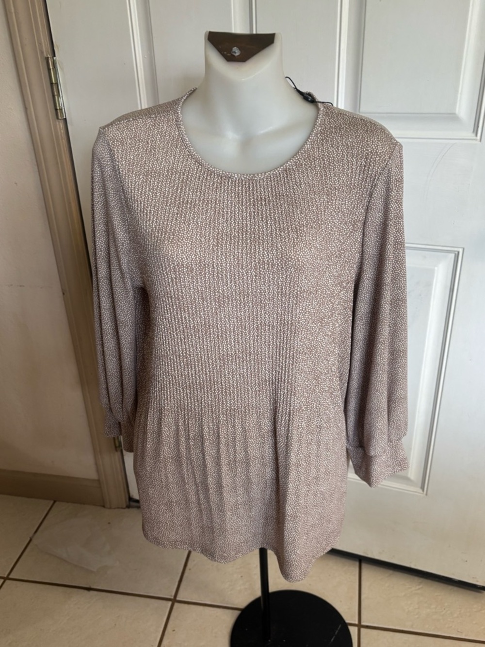 NWOT Small Adrianna Papell tan/White dots pleated 3/4 sleeve blouse.Retail 79.00